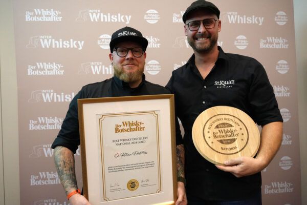 Christoph Albietz und Mario Rudolf mit dem Whisky Botschafter Award 2024